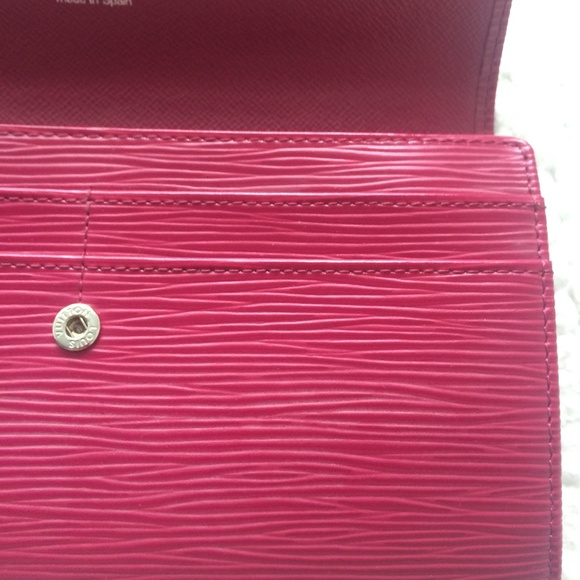 Louis Vuitton Fuchsia Epi Leather Sarah Wallet - Picture 8 of 14